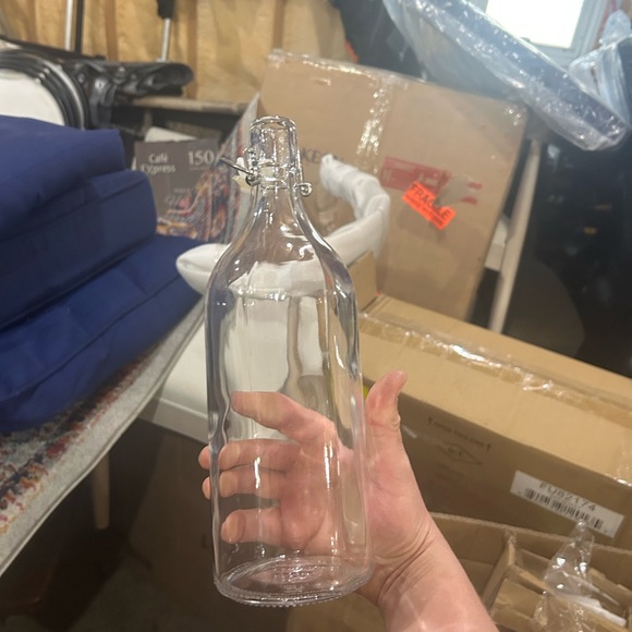 Glass water jugs - Picture 2 of 3